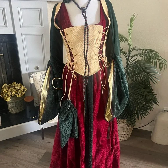 Velvet Renaissance Gown in Burgundy, Forest Green & Gold With Extras - Picture 11 of 17